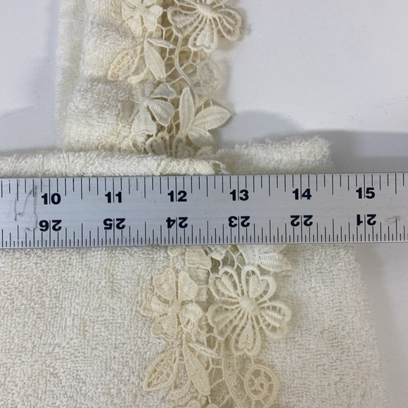 Vintage Cream Wrap Towel Floral Embroidered Flirty feminine Women's S/M - Picture 15 of 16